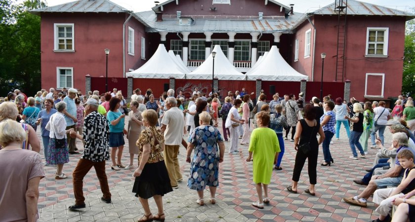 В Кирово-Чепецке завершается сезон танцевальных вечеров под открытым небом