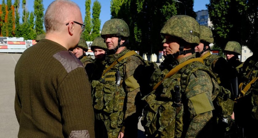 Губернатор Кировской области посетил в Вольске мобилизованных кировчан