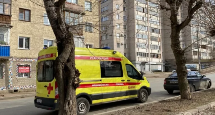 В Кирово-Чепецке в Боево мужчина разбился, выпав из окна многоэтажки