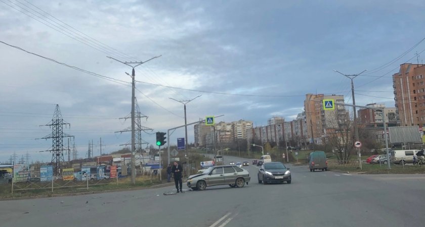 В Кирово-Чепецке на улице 60 лет Октября произошло ДТП с каретой скорой помощи  