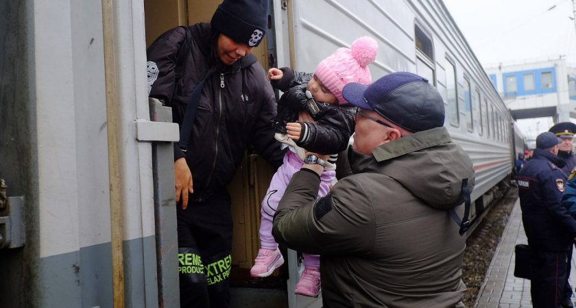 Губернатор встретил в Кирове 50 беженцев из ДНР, ЛНР и Харьковской области
