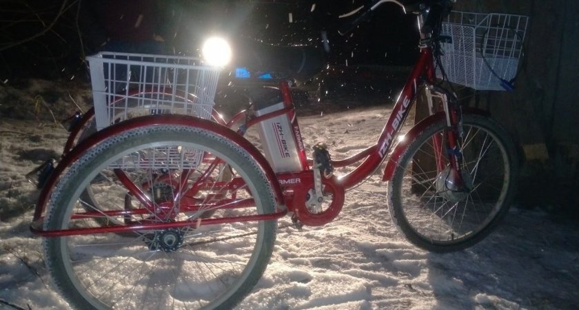 В Кировской области пенсионер упал с трехколесного велосипеда с электротягой