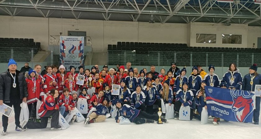 В Кирово-Чепецке прошло торжественное закрытие турнира по хоккею среди девушек
