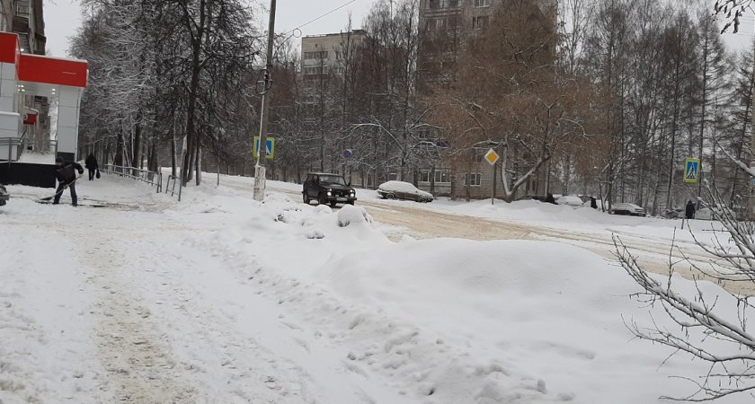 Жителей Кировской области предупреждают о повышенной аварийности на дорогах из-за непогоды