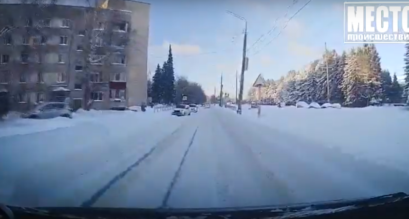ДТП на улице Школьной в Кирово-Чепецке попало на видео