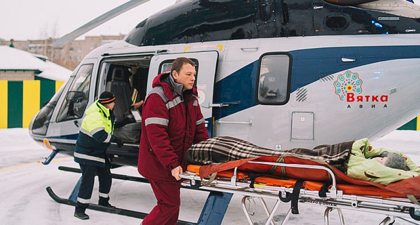 Школьника из Нагорска доставили в реанимацию на вертолете после катания на ватрушке