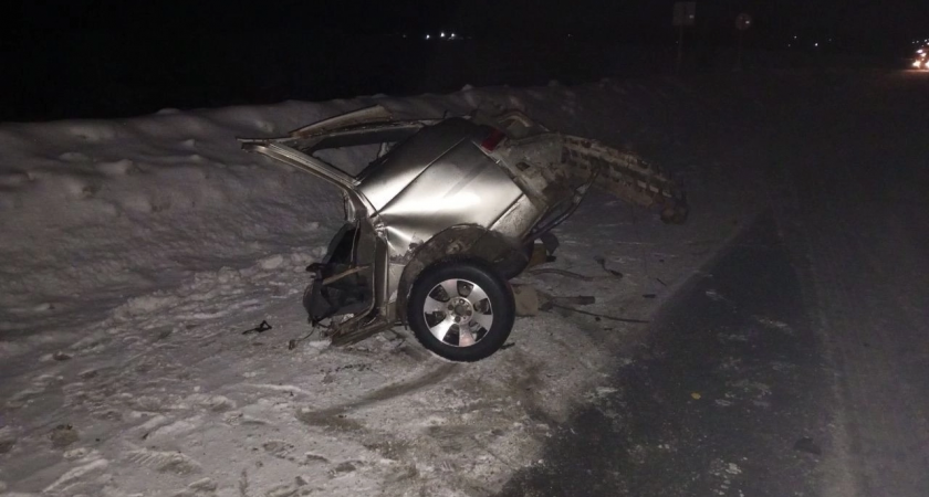 В Кировской области столкнулись грузовик и "двенашка": есть погибшие