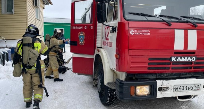 Спасатели эвакуировали сотрудников чепецкого молокозавода