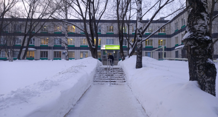 Известен график работы поликлиник, МФЦ и почты в февральские праздники в Кирово-Чепецке