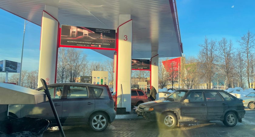 Сколько литров бензина сможет купить житель Кировской области на среднюю зарплату?