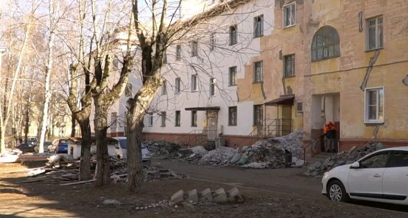В двух многоквартирных домах Кирово-Чепецка отсутствует крыша почти полгода 