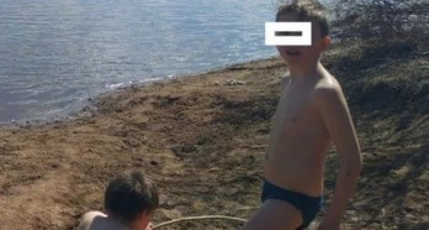 В Кирове заметили двух школьников, которые купались в Вятке