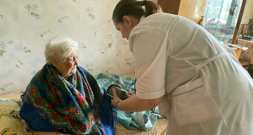 Врачи вернули 101-летнюю чепчанку к привычной жизни после травмы