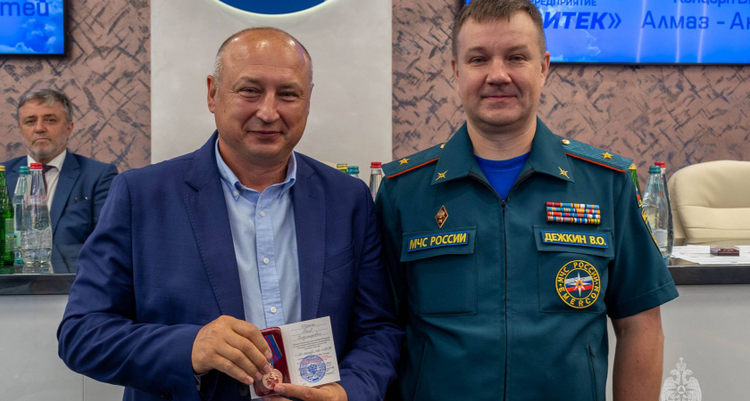 Директор филиала "КЧХК" награжден медалью МЧС 