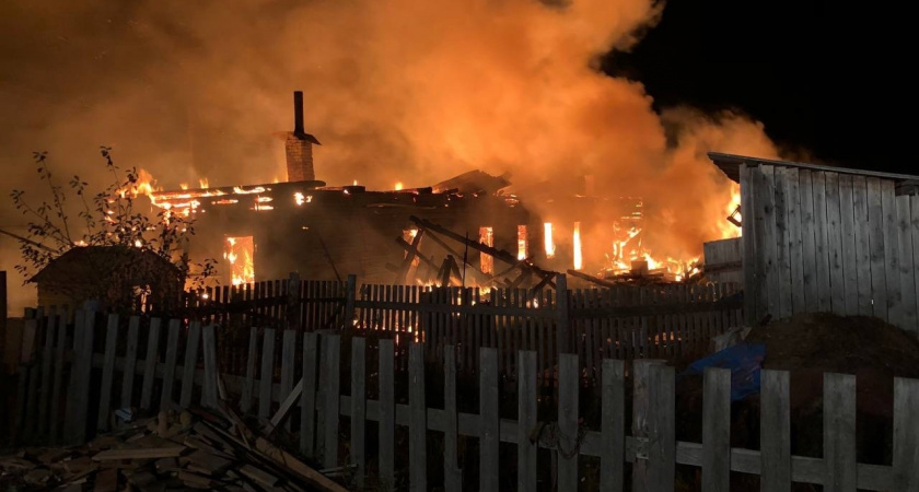 "Пожарный извещатель не сработал": местные жители о пожаре с двумя погибшими в Проснице 
