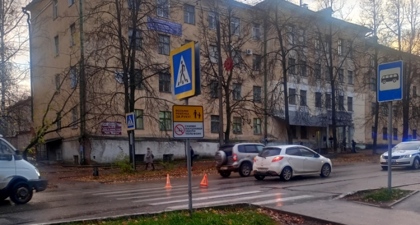 Увезли в больницу: в Кирово-Чепецке девочка оказалась под колесами Mazda