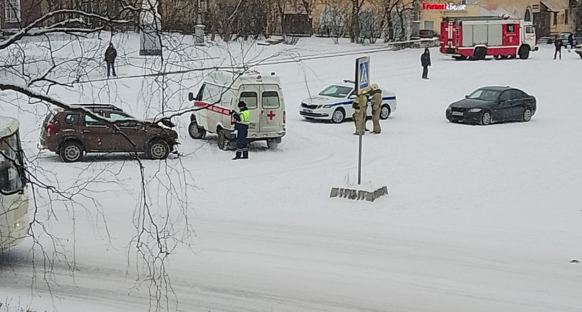 Ехали с сиреной: в Кирово-Чепецке машина пожарных столкнулась с кроссовером