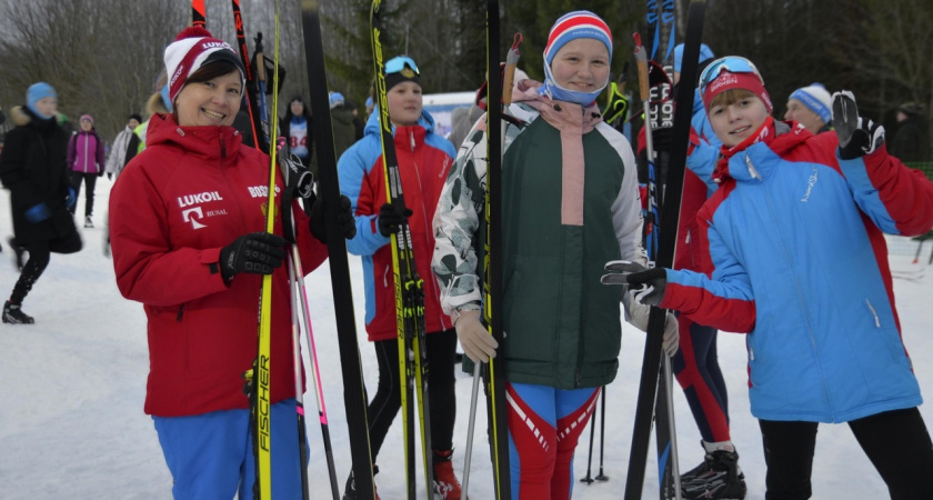 В Кирово-Чепецке сразу 400 лыжников пробежали Новогоднюю гонку