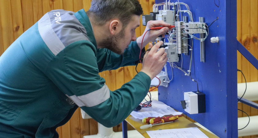 В филиале "КЧХК" прошел конкурс профессионального мастерства среди электромонтеров