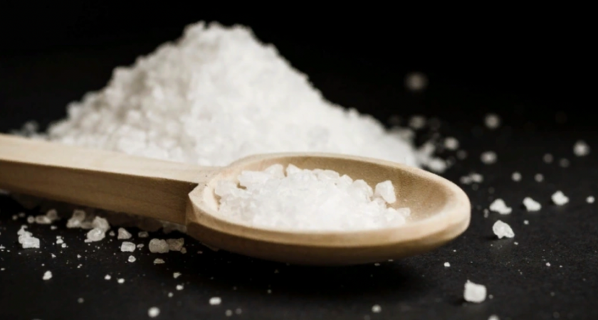 Насыпьте соль у порога и спите спокойно: старая хитрость актуальна и сегодня