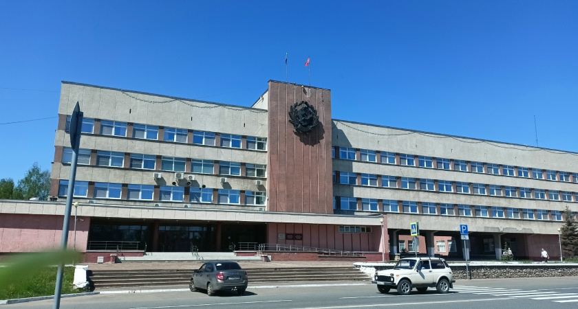 Кирово-чепецкая районная администрация пожелала приобрести иномарку за 2,9 млн рублей