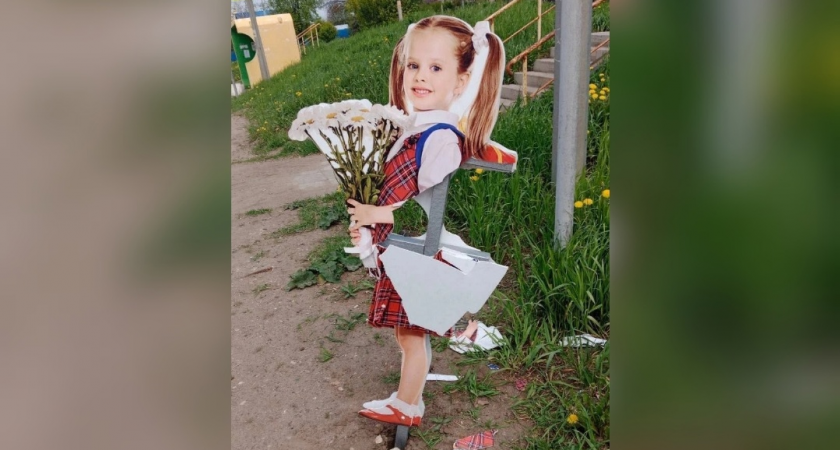 "У кого чешутся руки?": жители негодуют из-за сломанного макета школьницы у "зебры" в Кстинино