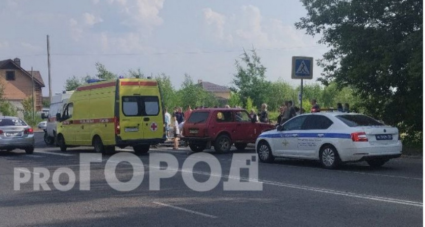 В Кирово-Чепецке пара на мотоцикле попала под колеса автобуса