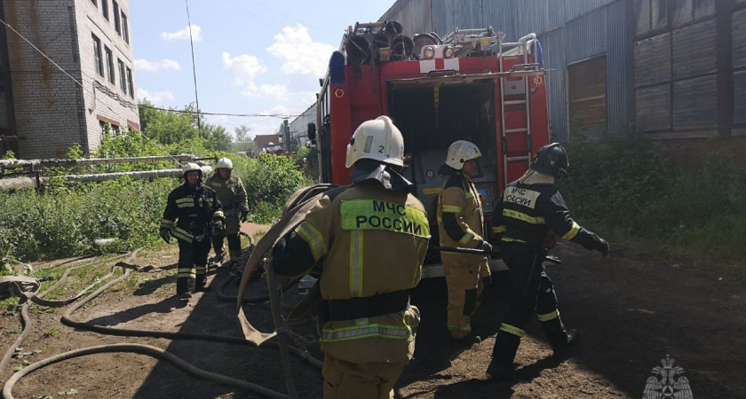 Горела баня и садовый дом: в Кирово-Чепецком районе за сутки случилось два пожара