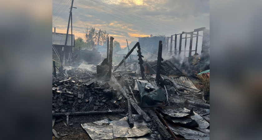 В Чепецком районе сгорел дом: три семьи остались без крыши над головой