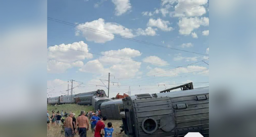 В Волгоградской области поезд сошел с рельс: 16 человек госпитализировали