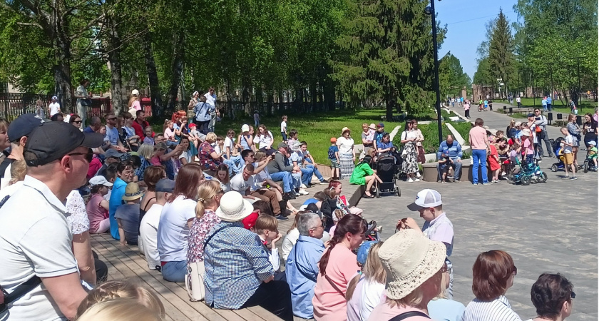 Глава Кирово-Чепецка Елена Савина поздравила жителей с Днем города