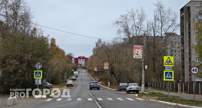 Чепчан просят не парковать свои машины вдоль проезда Перевощикова