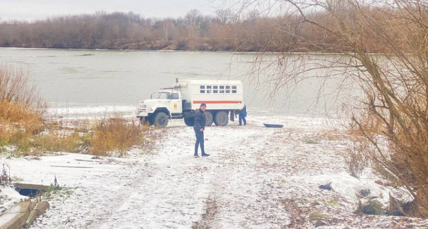 В Кирово-Чепецке продолжают искать девочку, провалившуюся под лед реки Вятки