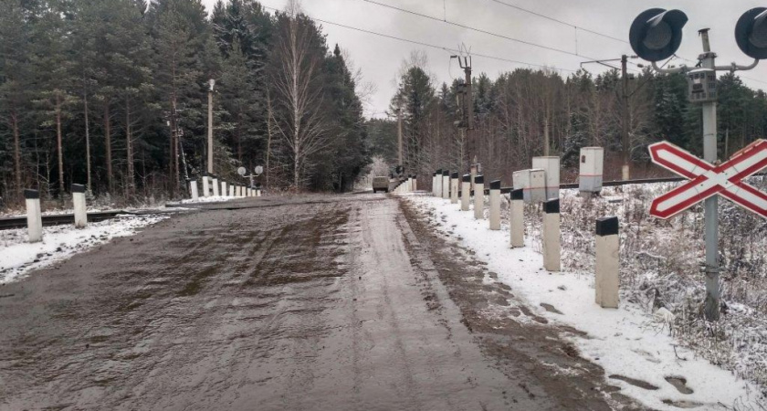 В Кирово-Чепецком районе ограничат движение машин через переезд 