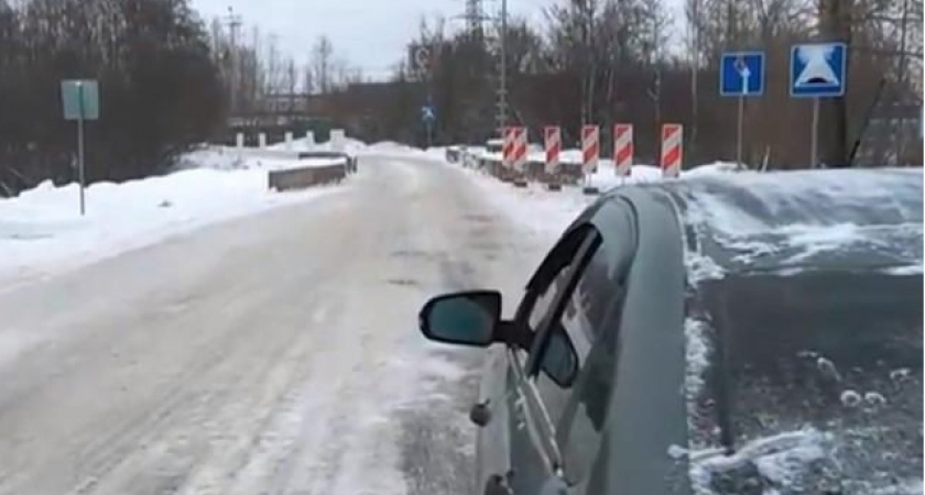 В районе моста через Елховку ремонтируют светофор