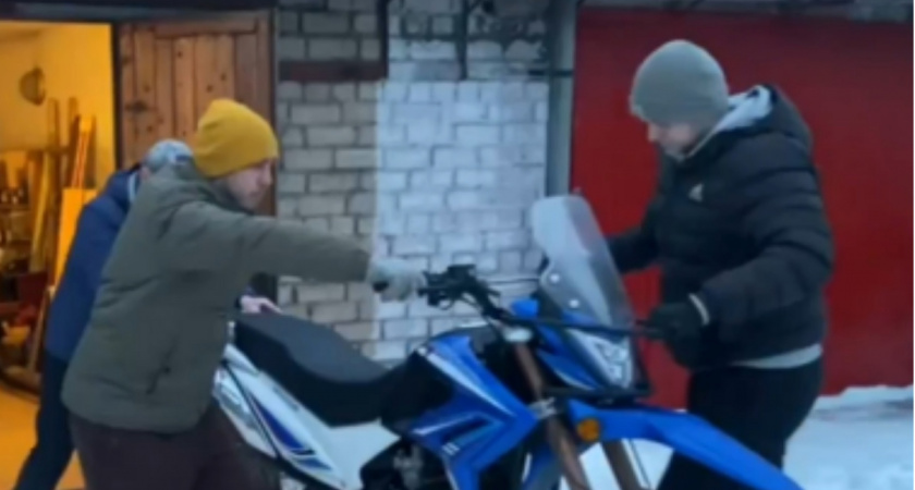 Чепчанин передал новенький мотоцикл в зону СВО