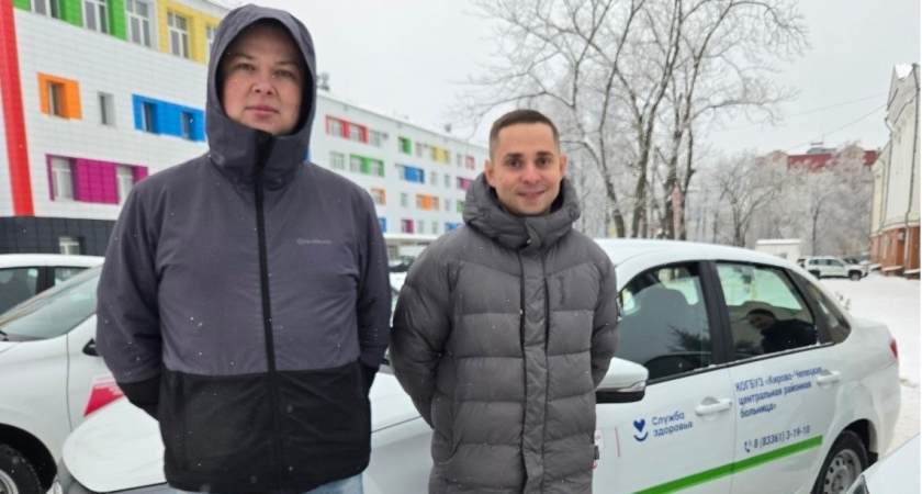 Александр Соколов вручил ключи от машины главному врачу чепецкой ЦРБ