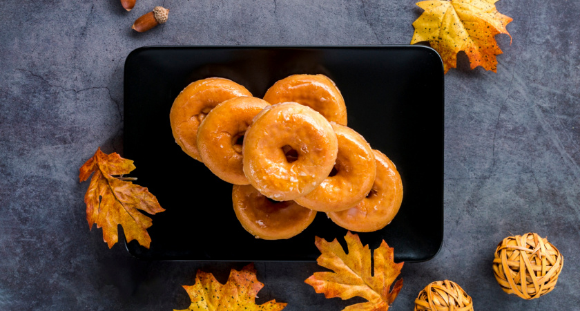 Взбиваем кефир с майонезом — и через 15 минут целая гора вкуснятины к чаю готова: у домашних только за ушами трещит