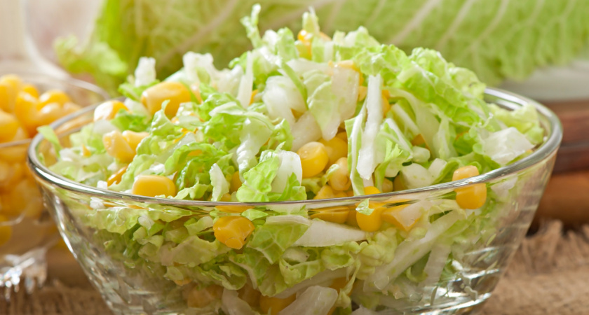 Сочный салат с пекинкой: готовится за 5 минут — так вкусно, что домашние рычат от удовольствия