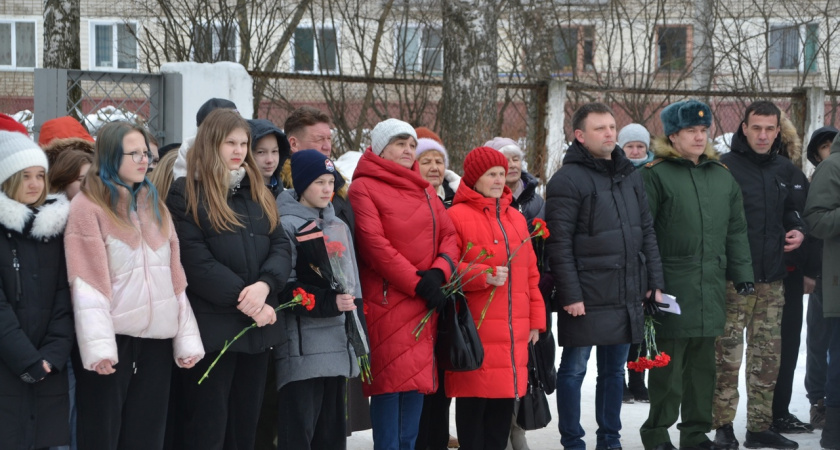 Сергей Завьялов почтил память героя-десантника Алексея Некрасова
