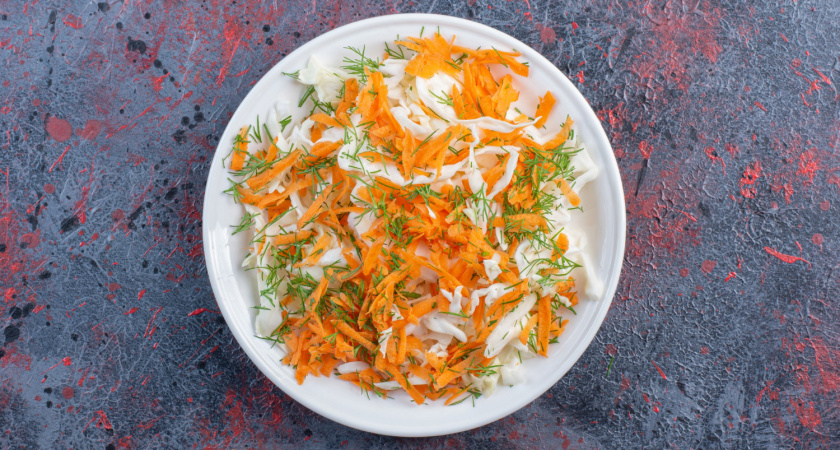 Если в холодильнике завалялась пекинка: готовим шикарный салат – сочетание ингредиентов поразит даже свекровь