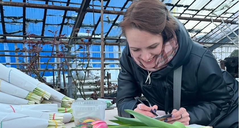 "Пластинки, кресло-качалка или отдых в горах": о чем мечтают чепчанки накануне 8 Марта 