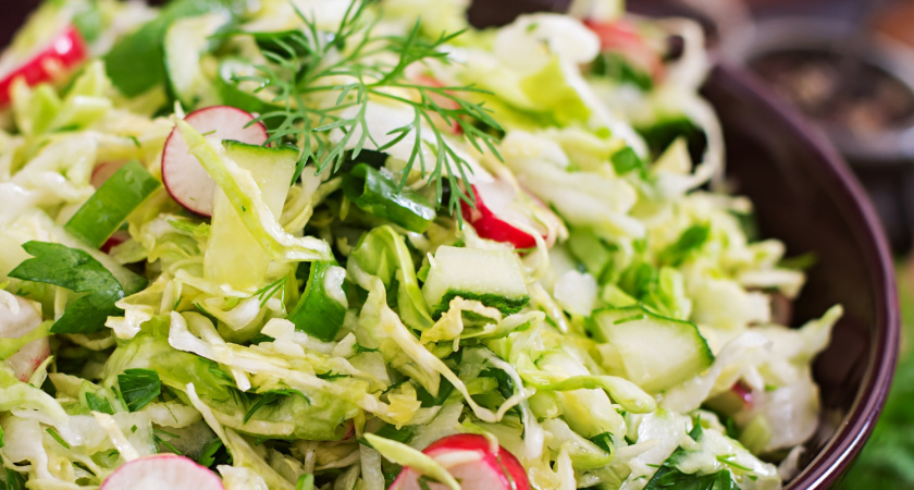 Сочный и вкусный салат с пекинской капустой за 7 минут — улетное сочетание ингредиентов, домашних за уши не оттащишь