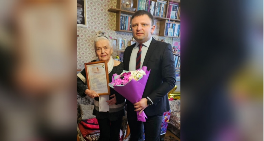 Сергей Завьялов поздравил бывшего заместителя главы администрации с 80-летним юбилеем