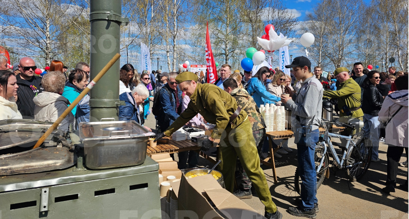 Парад, полевая кухня и выставка ретро-автомобилей: в Кирово-Чепецке прошли мероприятия в честь 9 Мая