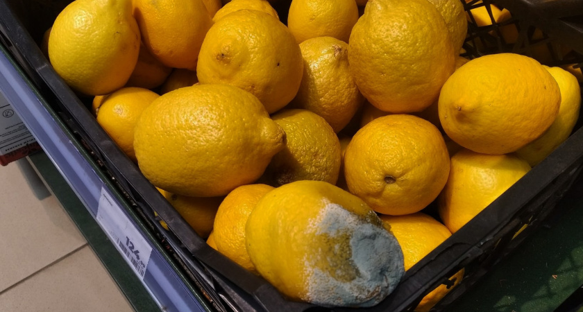 Кассир из "Пятерочки" раскрыла секрет, почему они сами взвешивают фрукты на кассе