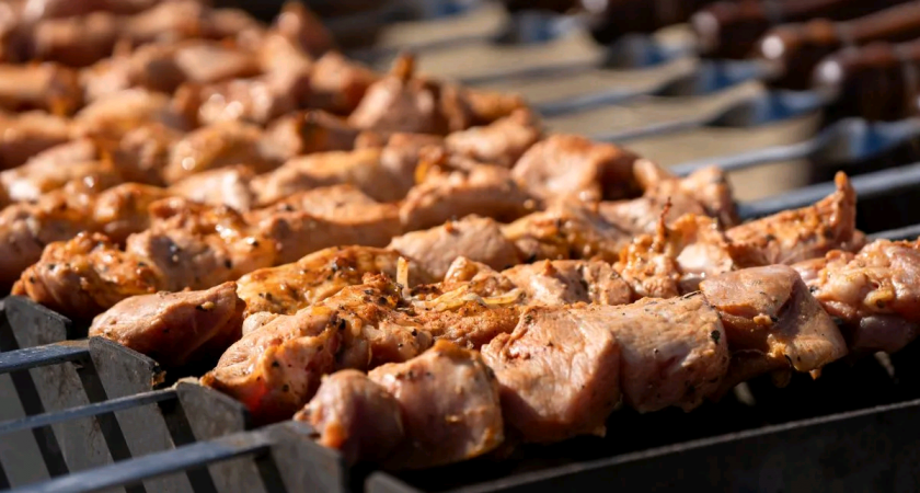 Шашлык "Мираторга" проверили по правильной методике, нарушений не выявлено