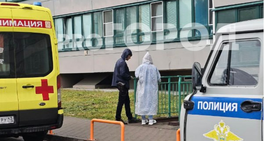 В Кирове из окна многоэтажки выпала девушка