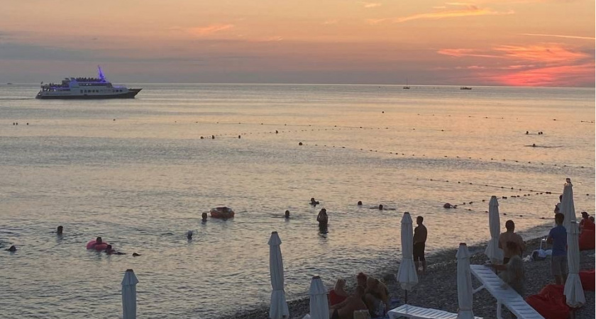 Пляжи без людей и цены, как в СССР: россияне открыли новый курорт с чистым бирюзовым морем