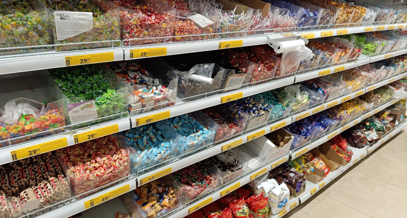 7 легендарных советских конфет: от забытых сортов до культовых символов, таких как «Радий» и «Мишка на Севере»